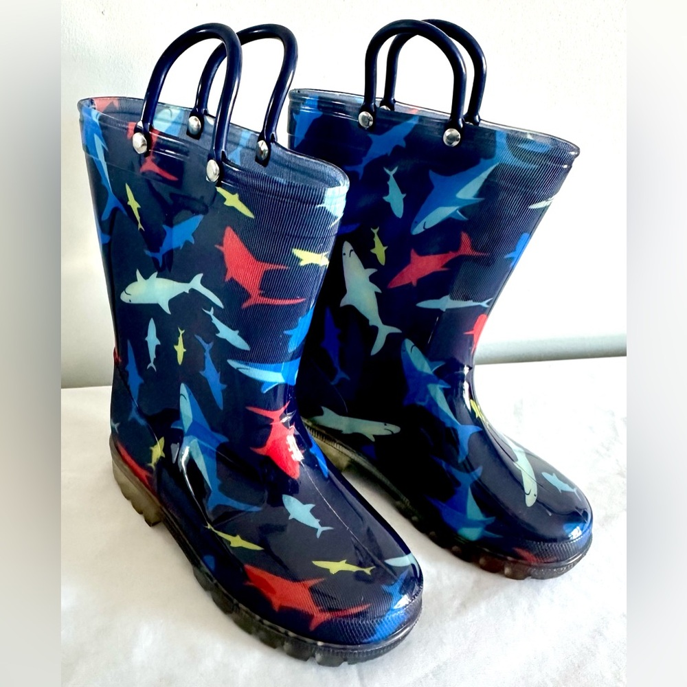 Kushyshoo Kids Size 11 Navy Shark Rain Boots – Colorful Print